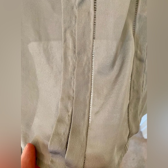 Talbots Gray Silk Sleeveless Shell Blouse with pleat details Size 18 - Picture 5 of 12